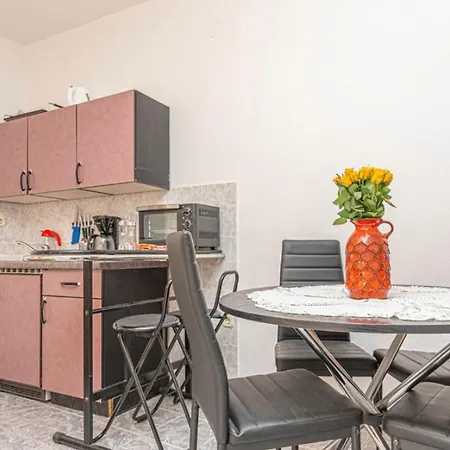 Apartment Leko *