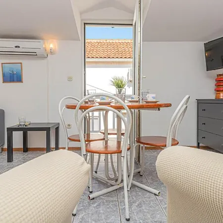 Apartment Leko *