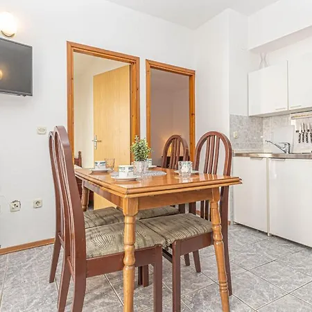 Leko Apartment *